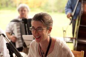 Metropolitan Klezmer's Debra Kreisberg at wedding reception